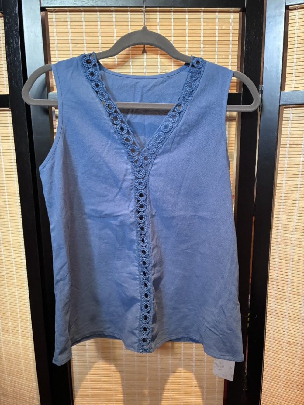 Emery Rose Dusty Blue Crochet-Trim V-Neck Tank NWT M